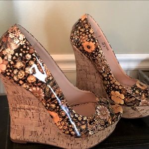 Platform wedge shoe for Fall!